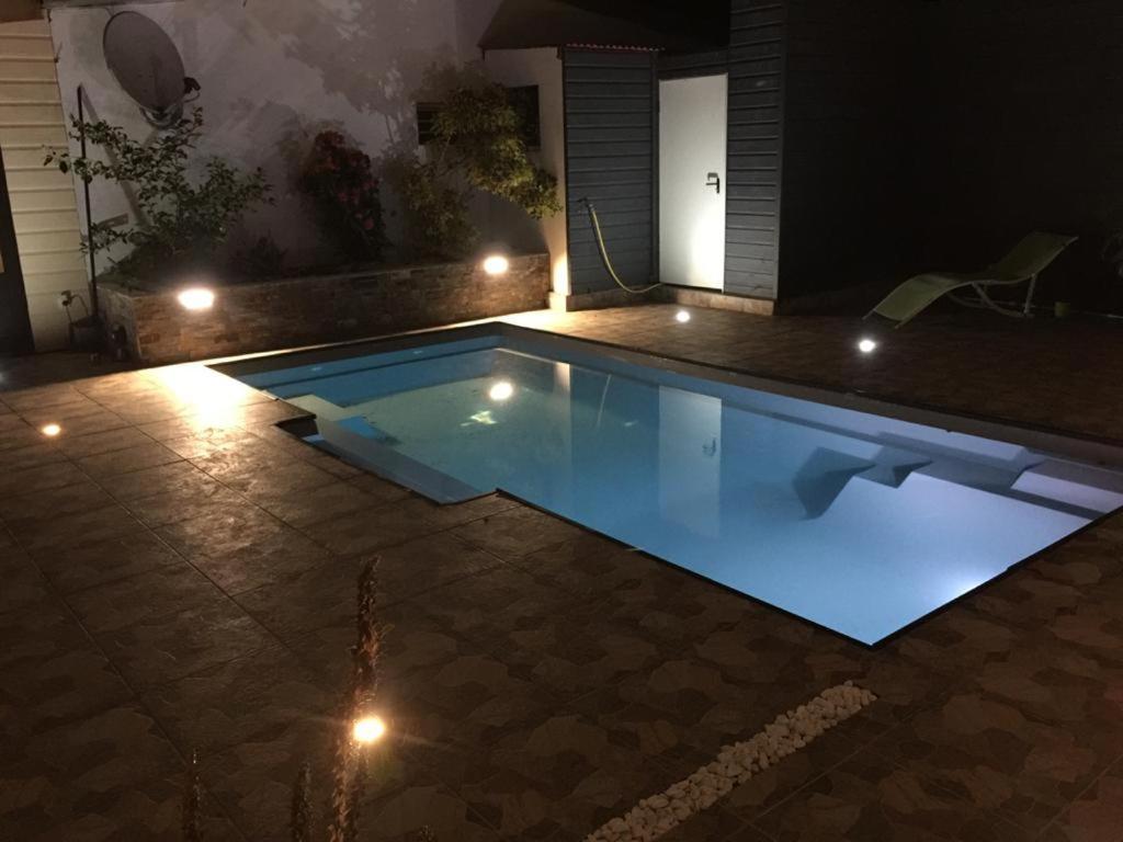 Nicole Residence Avec Piscine Chauffee & Jacuzzi Saint-André Eksteriør billede