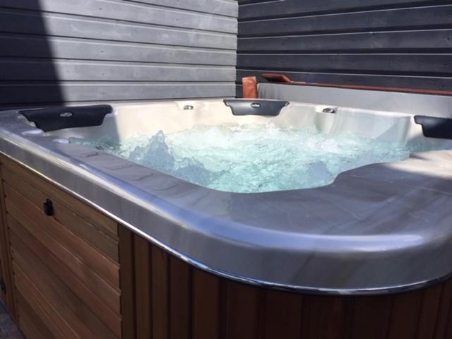 Nicole Residence Avec Piscine Chauffee & Jacuzzi Saint-André Eksteriør billede